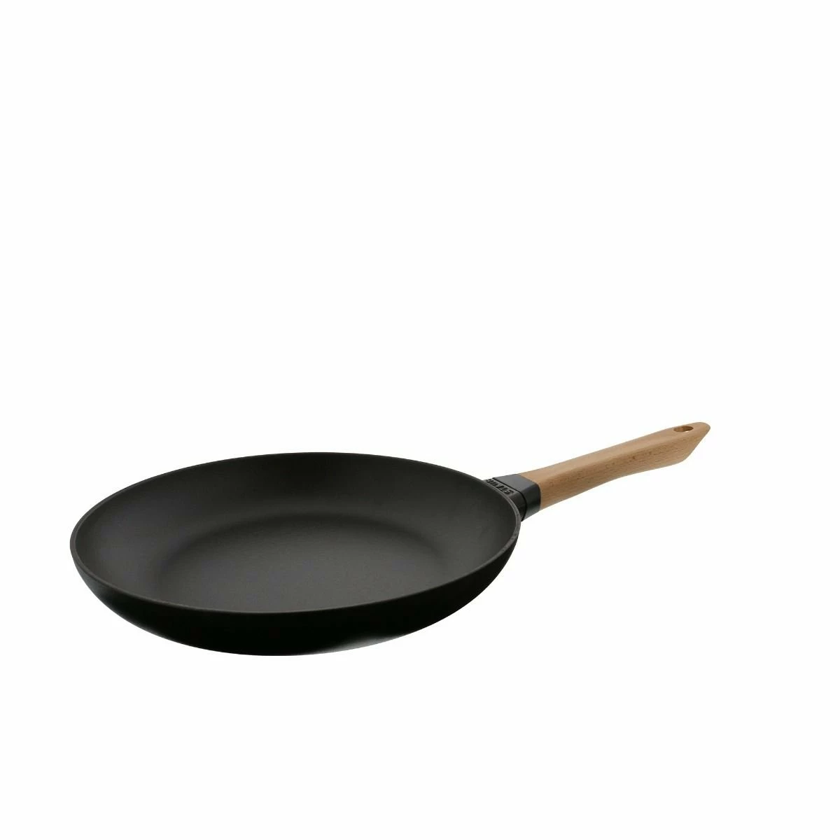 Staub 11" Fry Pan With Wooden Handle | Matte Black 3 Staub 11" Fry Pan With Wooden Handle | Matte Black