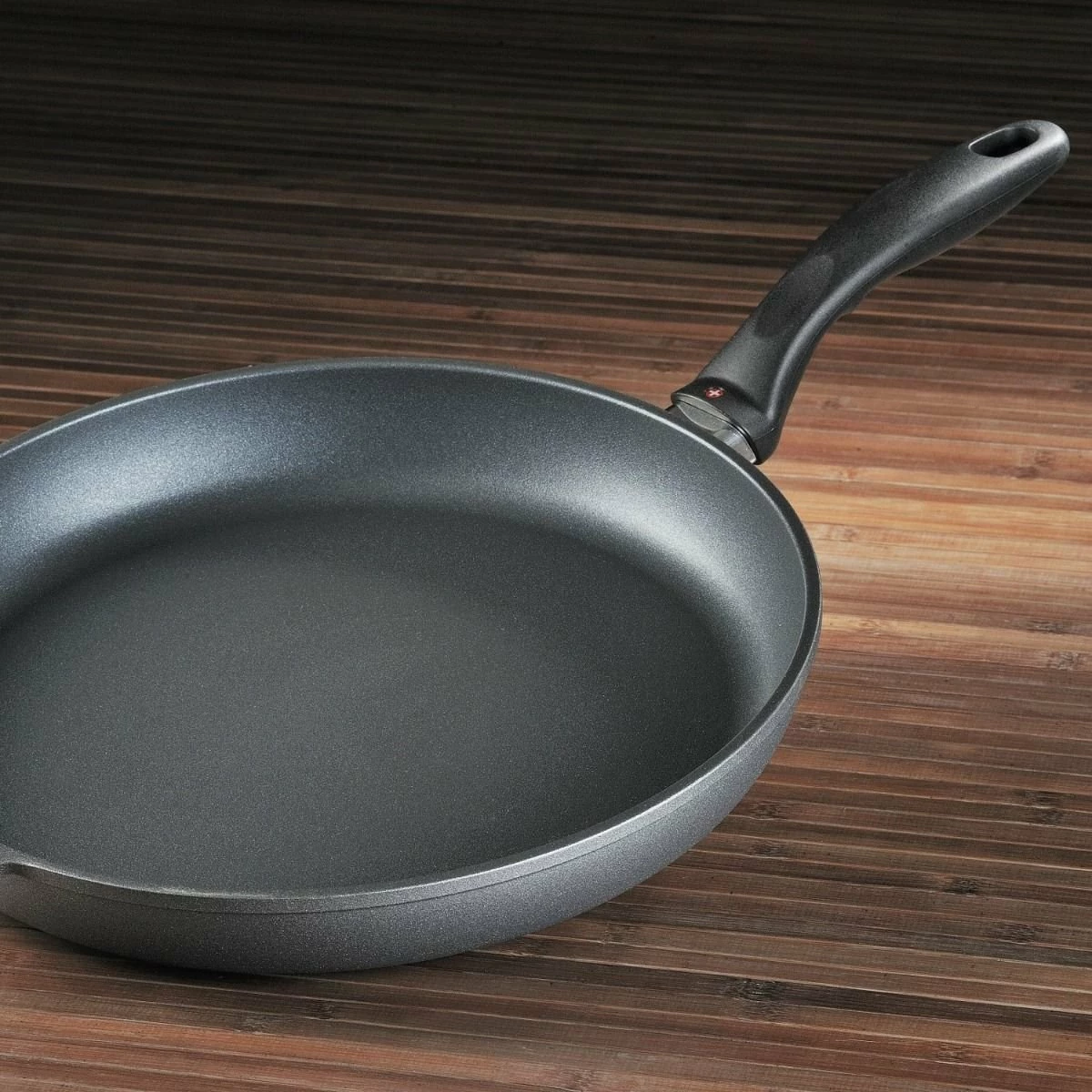 Swiss Diamond | HD Fry Pan - 12.5" 4 Swiss Diamond | HD Fry Pan - 12.5" - Image 2