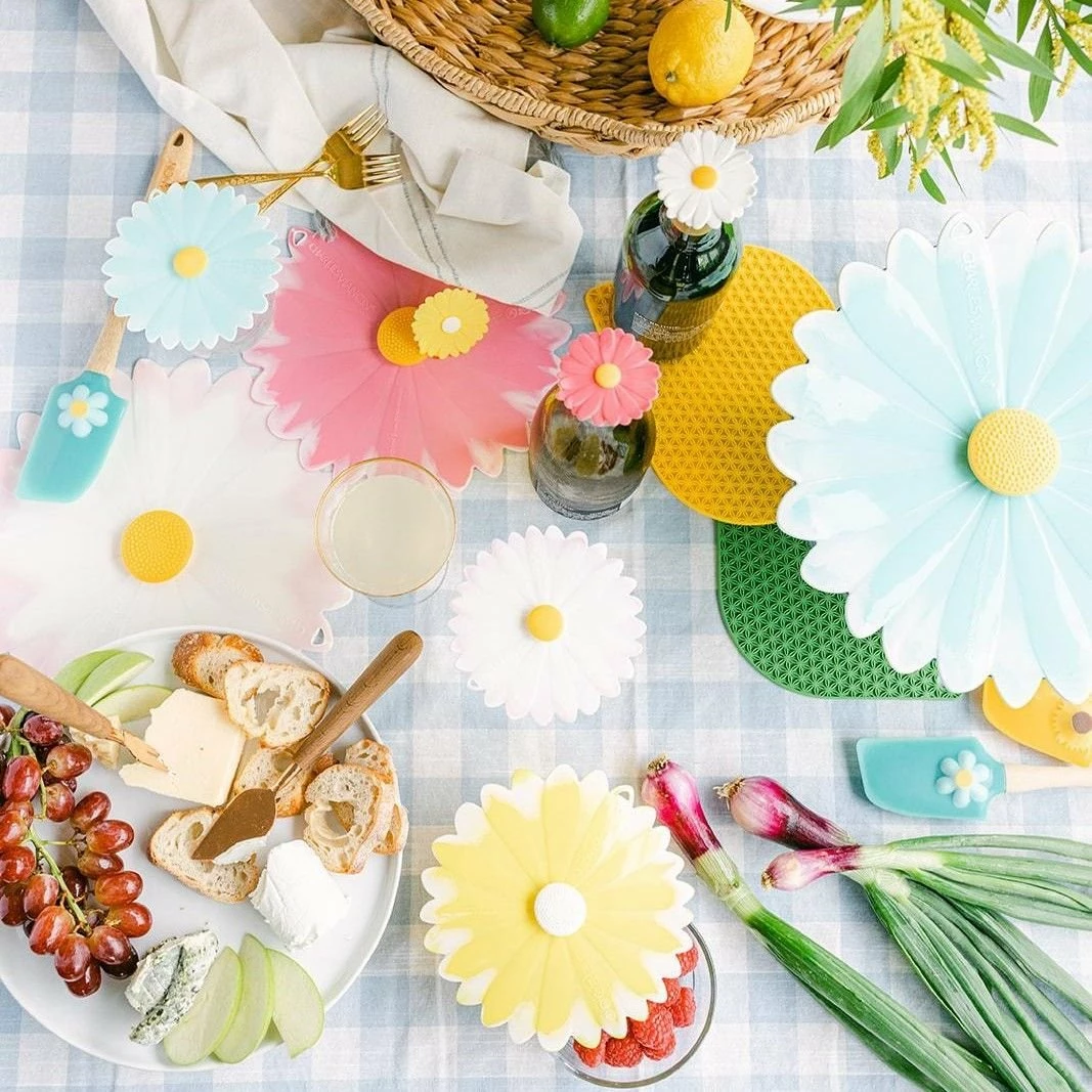 Charles Viancin Silicone Lid | 6" Daisy (Yellow With White) 5 Charles Viancin Silicone Lid | 6" Daisy (Yellow With White) - Image 3