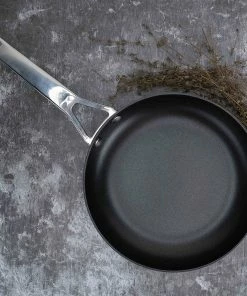 Swiss Diamond | Hard Anodized 8" Nonstick Frypan 9 Swiss Diamond | Hard Anodized 8" Nonstick Frypan -Cookware Sets Shop lifestyle8