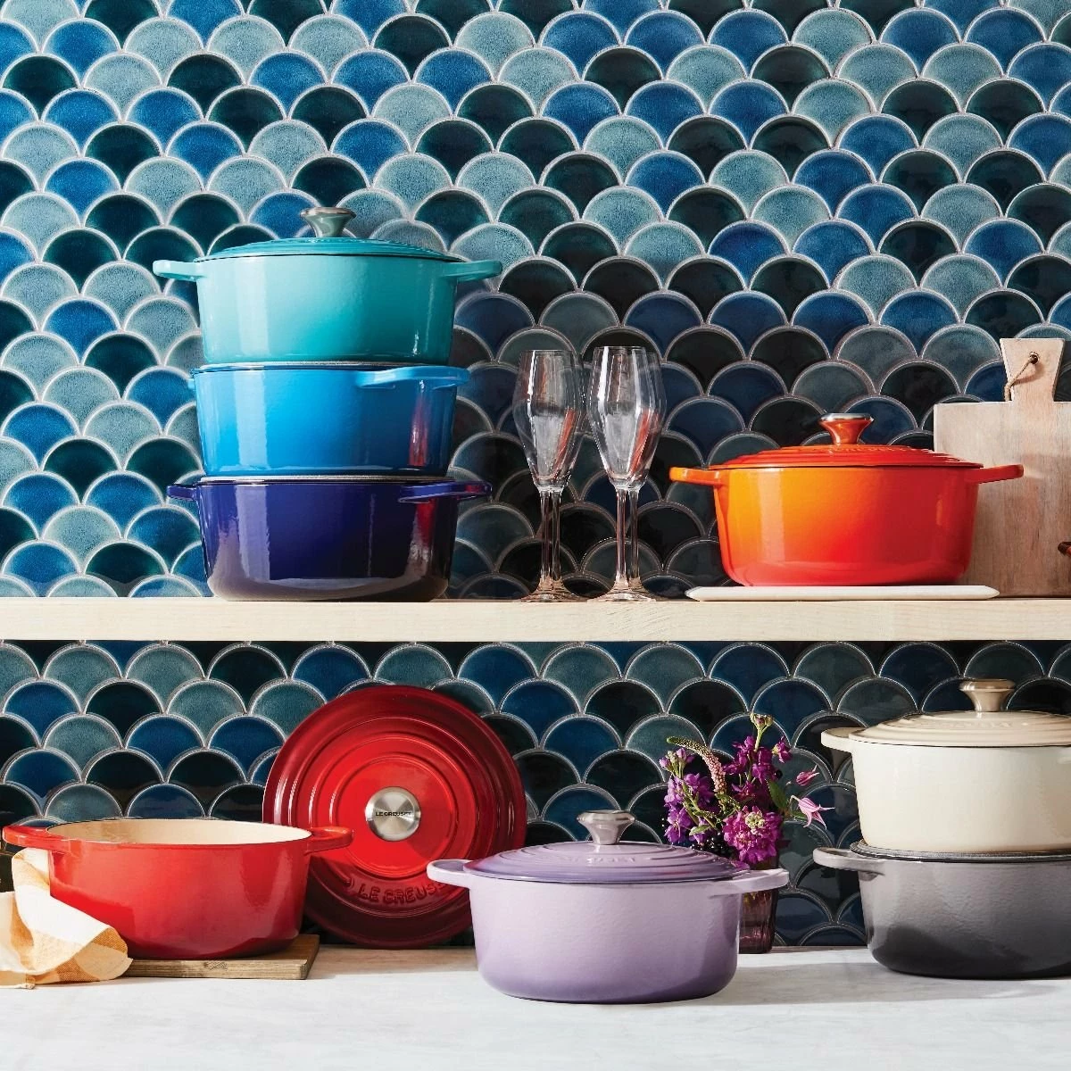 Le Creuset 5.5 Qt. Round Signature Cast Iron Dutch Oven With Stainless Steel Knob | Caribbean Blue 7 Le Creuset 5.5 Qt. Round Signature Cast Iron Dutch Oven With Stainless Steel Knob | Caribbean Blue - Image 5