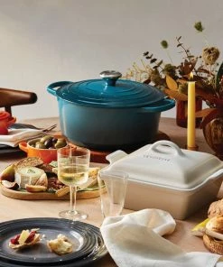 Le Creuset 5.5 Qt. Round Signature Cast Iron Dutch Oven With Stainless Steel Knob | Deep Teal -Cookware Sets Shop rs12794 200716 lc thanksgivingtable ret