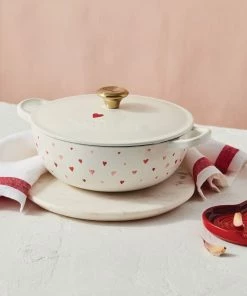 Le Creuset L'Amour 2.75 Qt. Enameled Cast Iron Soup Pot With Gold Knob & Heart Applique | White 14 Le Creuset L'Amour 2.75 Qt. Enameled Cast Iron Soup Pot With Gold Knob & Heart Applique | White -Cookware Sets Shop rs13359 201020 lecreuset lamoursouppot 0423 ret