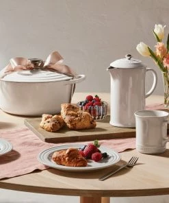 Le Creuset 5.5 Qt. Round Signature Cast Iron Dutch Oven With Stainless Steel Knob | White 8 Le Creuset 5.5 Qt. Round Signature Cast Iron Dutch Oven With Stainless Steel Knob | White -Cookware Sets Shop rs13729 210112 lecreuset mothersdaygifting ret