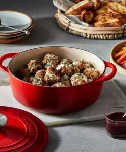 Le Creuset 2.75 Qt. Shallow Round Dutch Oven | Cerise 18 Le Creuset 2.75 Qt. Shallow Round Dutch Oven | Cerise -Cookware Sets Shop rs18547 221017 lecreuset ceriseclassicshallowrdo square ret