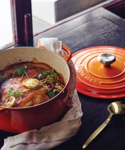 Le Creuset 5.5 Qt. Round Signature Cast Iron Dutch Oven With Stainless Steel Knob | Flame Orange 9 Le Creuset 5.5 Qt. Round Signature Cast Iron Dutch Oven With Stainless Steel Knob | Flame Orange -Cookware Sets Shop rs6354 160202 lecreuset s11 025 cc 7 12