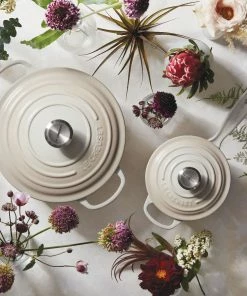 Le Creuset 5.5 Qt. Round Signature Cast Iron Dutch Oven With Stainless Steel Knob | Meringue White 14 Le Creuset 5.5 Qt. Round Signature Cast Iron Dutch Oven With Stainless Steel Knob | Meringue White -Cookware Sets Shop rs9169 spring 2019 meringueflowers 1130 1