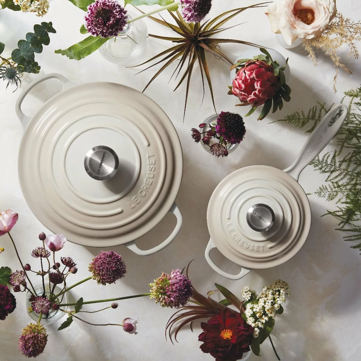 Le Creuset 5.5 Qt. Round Signature Cast Iron Dutch Oven With Stainless Steel Knob | Meringue White 7 Le Creuset 5.5 Qt. Round Signature Cast Iron Dutch Oven With Stainless Steel Knob | Meringue White - Image 5