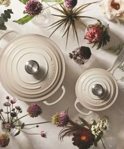 Le Creuset 4.5 Qt. Round Signature Dutch Oven With Stainless Steel Knob | Meringue White 9 Le Creuset 4.5 Qt. Round Signature Dutch Oven With Stainless Steel Knob | Meringue White -Cookware Sets Shop rs9169 spring 2019 meringueflowers 1130 2