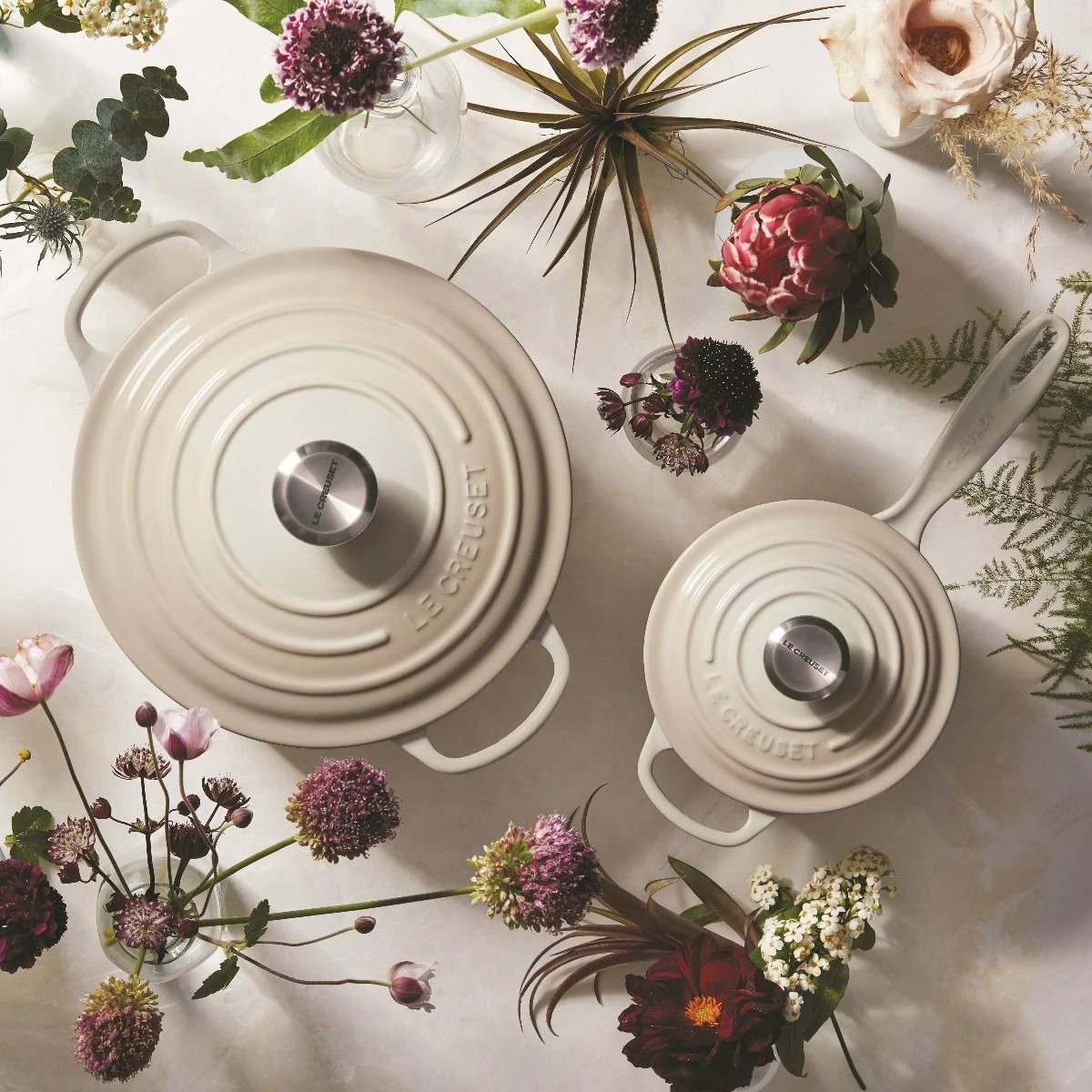 Le Creuset 4.5 Qt. Round Signature Dutch Oven With Stainless Steel Knob | Meringue White 5 Le Creuset 4.5 Qt. Round Signature Dutch Oven With Stainless Steel Knob | Meringue White - Image 3