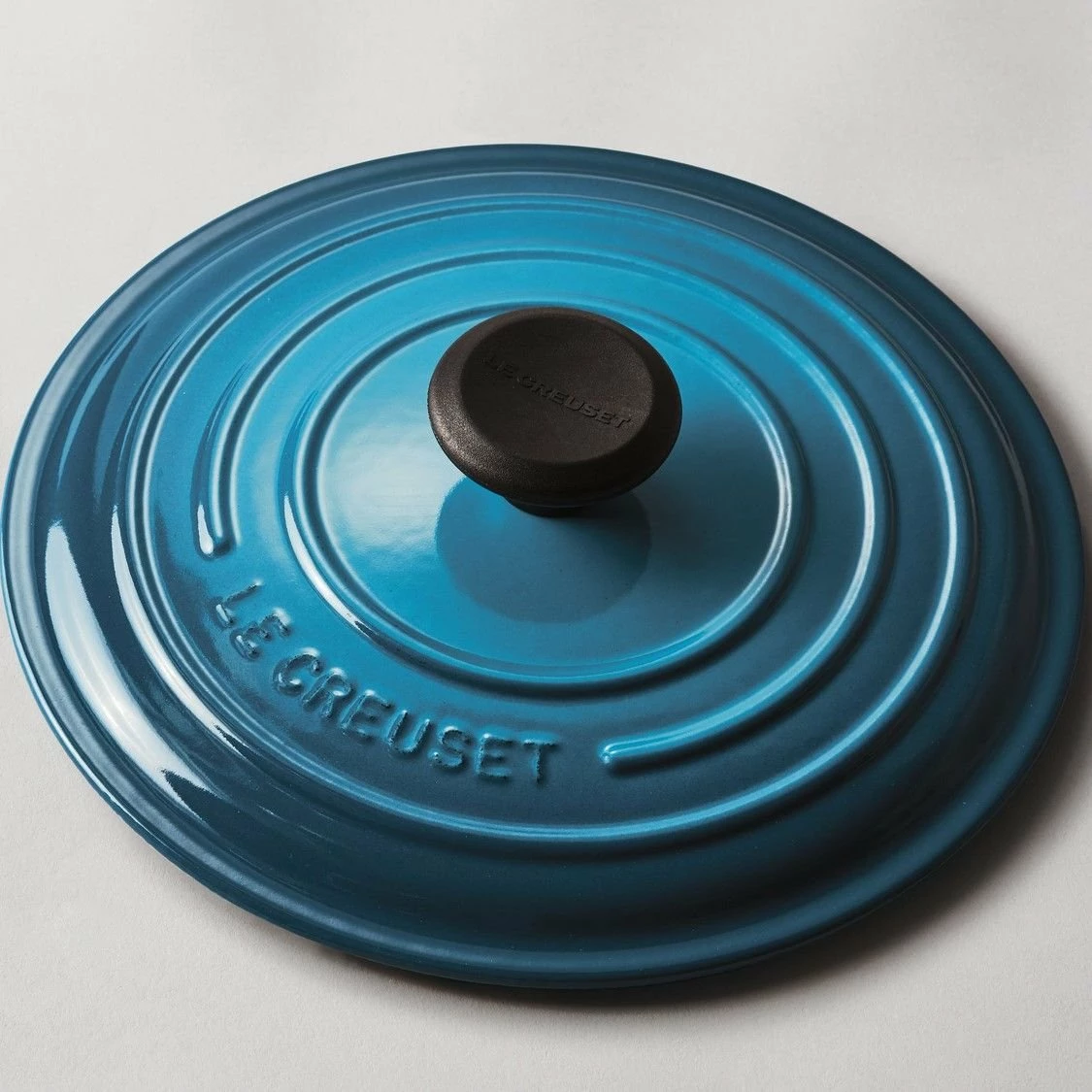 Le Creuset 4.5 Qt. Round Signature Cast Iron Dutch Oven | Marseille Blue 4 Le Creuset 4.5 Qt. Round Signature Cast Iron Dutch Oven | Marseille Blue - Image 2