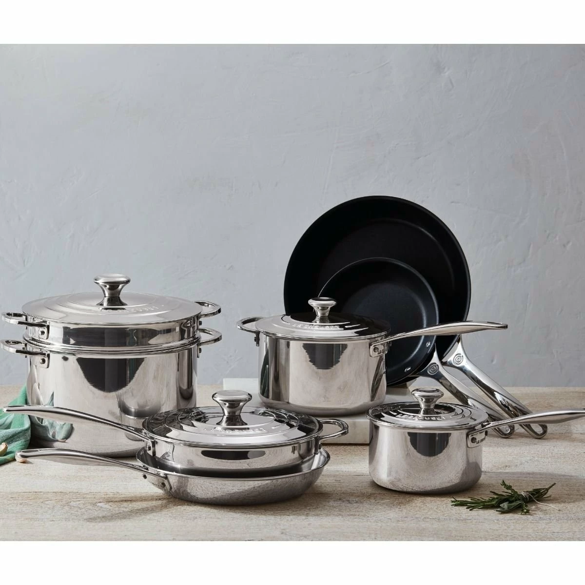 Le Creuset 12-Piece Nonstick Cookware Set | Stainless Steel 4 Le Creuset 12-Piece Nonstick Cookware Set | Stainless Steel - Image 2