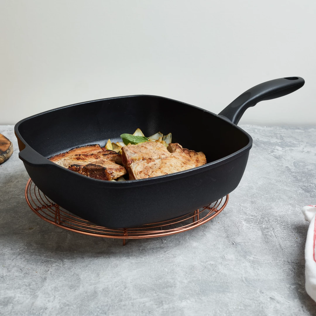 Swiss Diamond | XD Square Sauté Pan With Lid - 11" X 11" (5.3 Qt.) 7 Swiss Diamond | XD Square Sauté Pan With Lid - 11" X 11" (5.3 Qt.) - Image 5